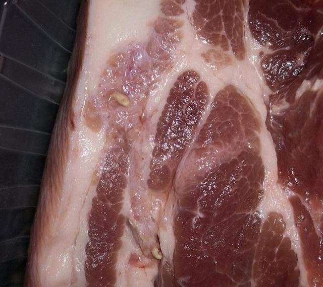 Đi chợ nhớ né thật xa miếng thịt lợn có 5 đặc điểm này, người bán còn sợ 