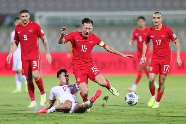 Thi đấu vô cùng quả cảm, đội tuyển Việt Nam vẫn phải nhận thất bại 2-3 trước Trung Quốc theo một kịch bản nghiệt ngã - Ảnh 2.