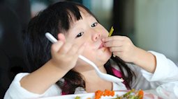 4 loại thực phẩm hạn chế cho trẻ ăn nhiều trước khi ngủ, nếu không sẽ ảnh hưởng chiều cao, quá tải dạ dày trẻ