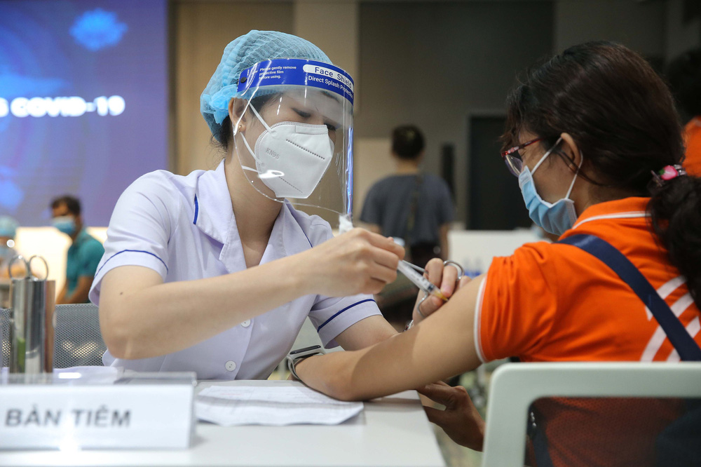 GS Nguyễn Văn Tuấn: Kết quả thử nghiệm cho thấy vaccine mRNA giảm lây nhiễm 100% ở trẻ, lợi ích của vaccine với trẻ em rất cao! - Ảnh 1.