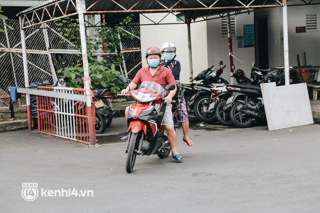 Ngày đầu bến xe lớn nhất trung tâm Sài Gòn mở lại, tài xế chờ từ sáng đến trưa vẫn không có khách đi - Ảnh 13.