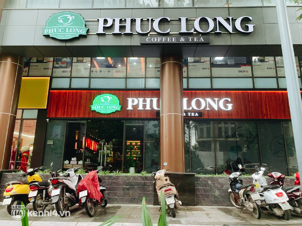 Các khu phố cà phê ở Hà Nội tưng bừng mở lại, ngồi chill ngày mưa xin chấm 10 điểm lãng mạn! - Ảnh 4.