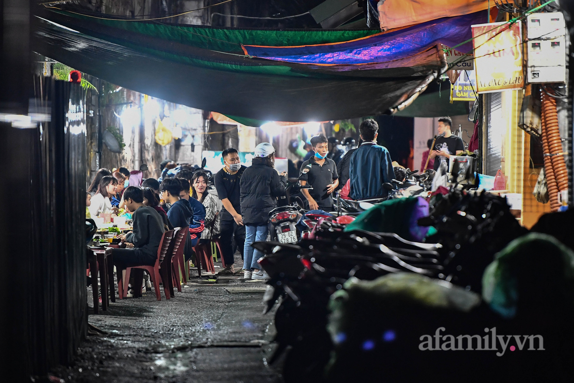 Hà Nội tối cuối tuần sau khi trở lại 