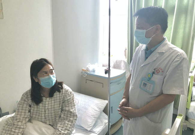 Ăn 2 bát chân giò ôm, người phụ nữ đang mang thai 28 tuần tuổi nhập viện trong tình trạng nguy kịch, bác sĩ hút ra cả 1 túi dầu - Ảnh 1.