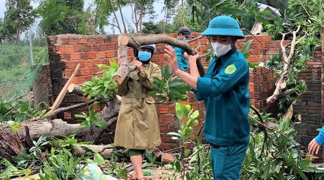 Mưa lũ miền Trung: Tàu hàng có 8 người Trung Quốc mắc cạn, 3 người mất tích chưa tìm thấy - Ảnh 5.