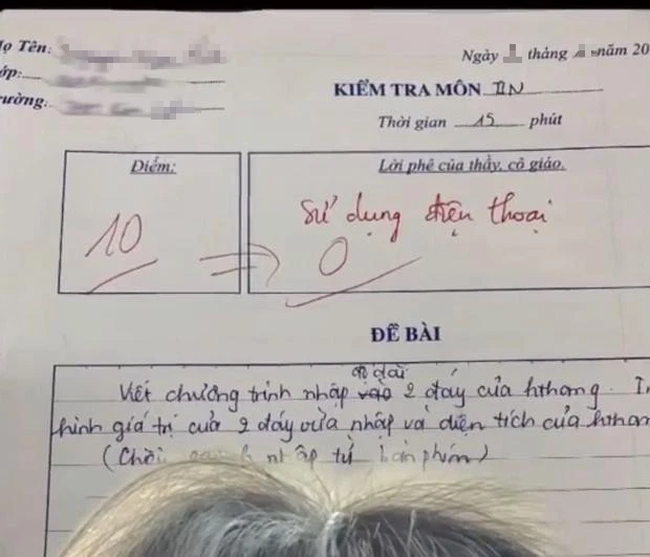 Bài kiểm tra đang được điểm 10 bỗng dưng bị giáo viên trừ 