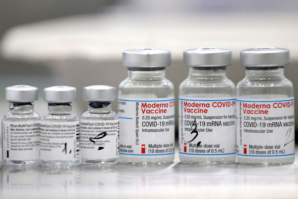 Vaccine COVID-19 ít hiệu quả hơn ở những người mắc căn bệnh này - Ảnh 1.