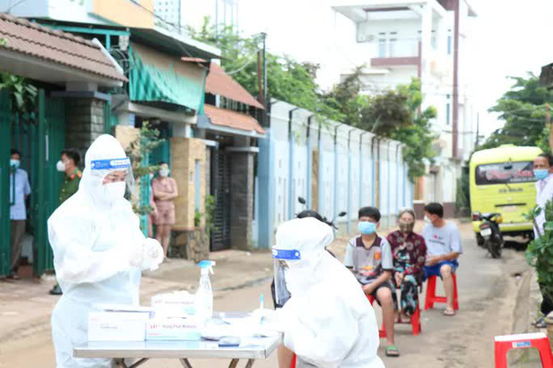 Nhiều ca bệnh ngoài cộng đồng, TP.Buôn Ma Thuột sẽ dừng hoạt động ăn uống tại chỗ  - Ảnh 2.