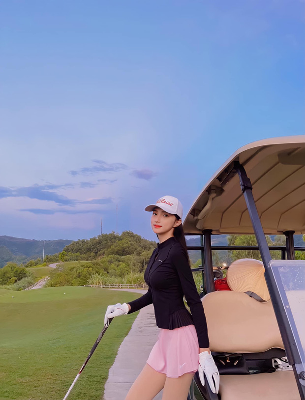 Thảm golf Vbiz chứng kiến màn so kè visual của dàn mỹ nhân: Đỗ Mỹ Linh - Hương Giang bất phân thắng bại, Hiền Hồ lộ diện thế nào đây? - Ảnh 3.