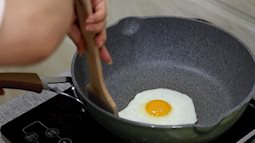 Đây là lý do chị em mua chảo chống dính nhất định không được ham hàng giá siêu rẻ