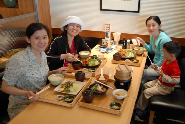 Trên bàn ăn, phụ nữ Nhật luôn tuân thủ 5 quy tắc này để kéo dài thanh xuân và nâng cao sức khỏe, ai biết cũng tiếc vì không làm sớm - Ảnh 4.