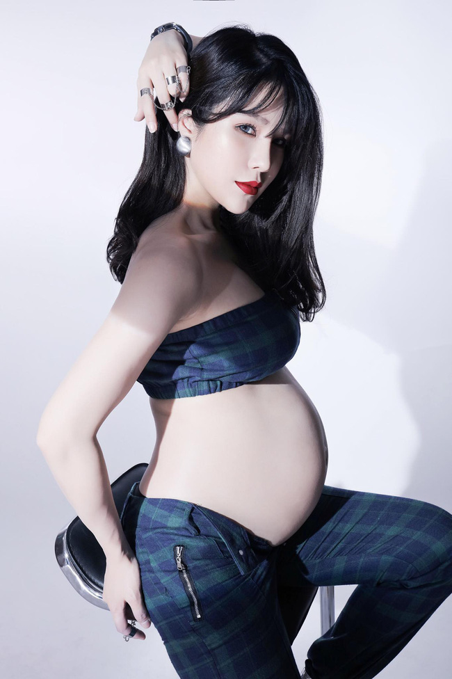 Con gái mới 5 tháng tuổi, Diệp Lâm Anh đã bầu bé trai thứ 2, nhan sắc sau sinh nóng bỏng nhất nhì showbiz Việt - Ảnh 8.