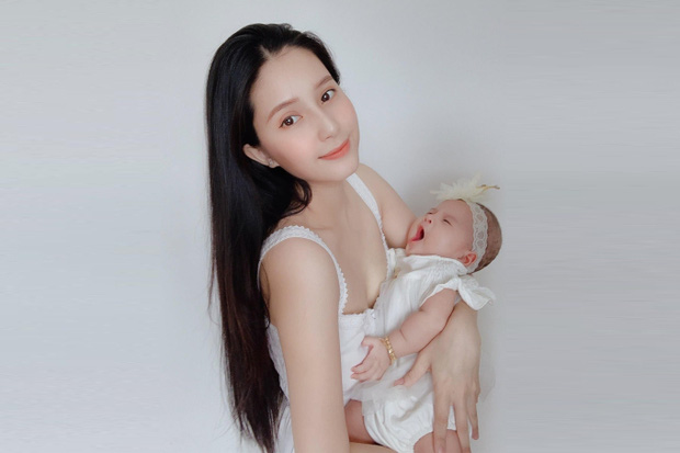 Thiên An khoe khoảnh khắc cực yêu của con gái 7 tháng tuổi: Cột tóc 2 chỏm cưng xỉu, góc nghiêng chuẩn bản sao của Jack - Ảnh 6.
