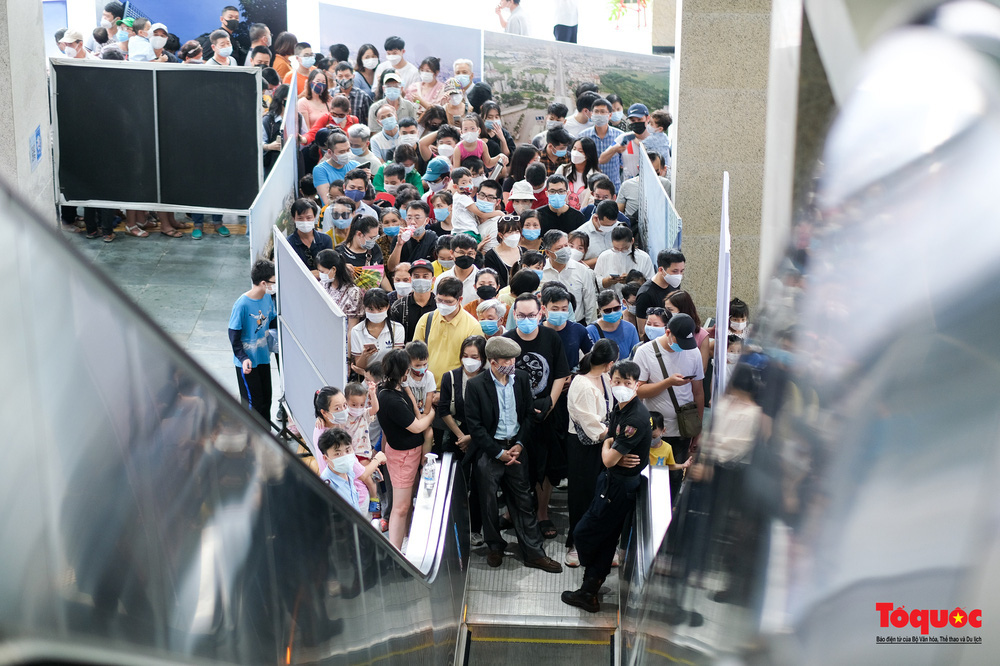 Lãnh đạo Metro Hanoi nói gì về việc dòng người chen chúc đi tàu Cát Linh - Hà Đông? - Ảnh 3.