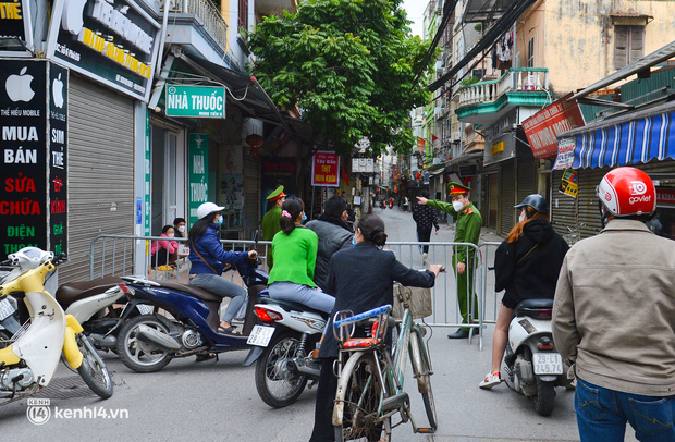 Hà Nội: Ổ dịch Covid-19 mới nhất tăng lên 57 ca, đề nghị nâng cấp độ dịch nguy cơ rất cao đối với một tổ dân phố - Ảnh 2.
