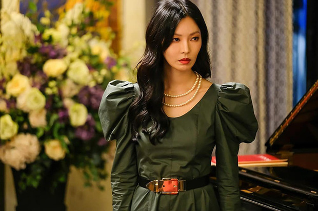 Lác mắt với thời trang nhà giàu siêu đỉnh ở phim Hàn, mấy chị đại Penthouse cũng chưa có cửa đọ lại IU - Ảnh 8.