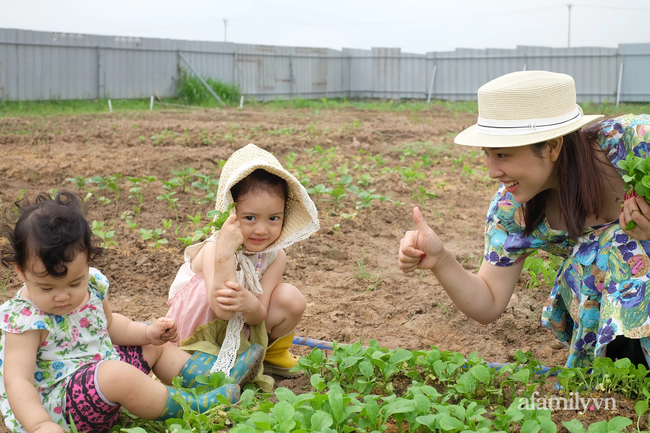 Dịch bệnh không thể tới trường, ông bố ở Hà Nội liền mang cả trường học về nhà cho con - Ảnh 9.