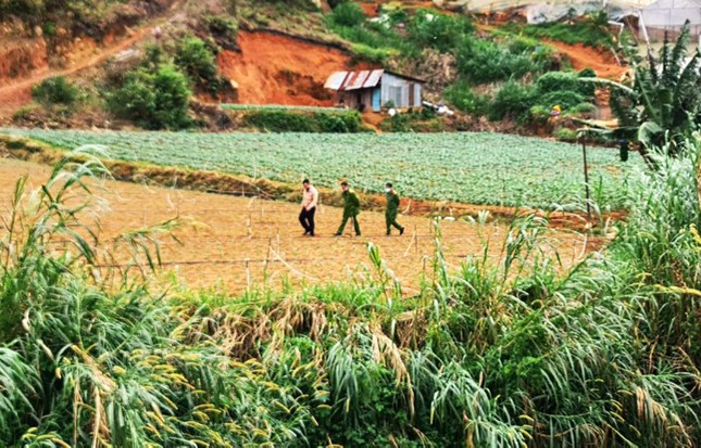 Ba người trong gia đình tử vong khi dùng kích điện bắt cá - Ảnh 1.