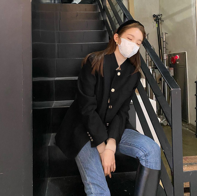 Update 15 cách diện quần jeans của sao Hàn trong mùa đông năm nay để thấy mặc đẹp cực dễ - Ảnh 10.