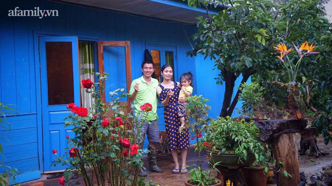 Sau khi ở Sài Gòn kiếm được 1 tỷ cặp vợ chồng 8X về Đà Lạt xây ngôi nhà màu xanh trong rừng, thú nhận sống không bằng nghề nông - Ảnh 1.
