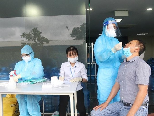 Thanh Hoá: Tạm dừng tiêm vắc xin Vero Cell tại huyện Nông Cống, chờ chỉ đạo - Ảnh 1.