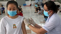 Vụ 2 học sinh sốc phản vệ nặng sau tiêm vaccine COVID-19 ở Bắc Giang: Vì sao không dừng tiêm?