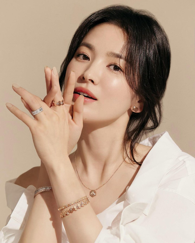 Song Hye Kyo dính lời nguyền: Bị đồn yêu 9 bạn diễn siêu sao với cái kết chung, đỉnh điểm nghi vấn cắm sừng Song Joong Ki - Ảnh 1.