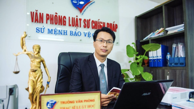 Bị khởi tố tội Làm nhục người khác và Cưỡng đoạt tài sản, 2 vợ chồng chủ shop ở Thanh Hóa phải đối diện mức án nào? - Ảnh 2.