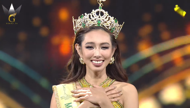 Khán giả Việt Nam phấn khích, tự hào trước màn đăng quang đầy cảm xúc của Miss Grand International 2021 Thùy Tiên - Ảnh 2.