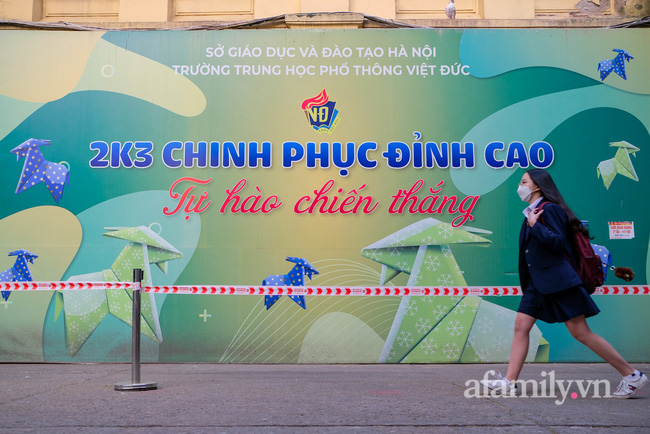 Hà Nội 6/12: Học sinh THPT trở lại trường sau 