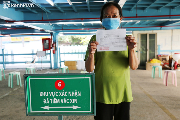 ẢNH: TP.HCM chính thức triển khai tiêm mũi 3 vaccine phòng Covid-19 cho người dân - Ảnh 12.