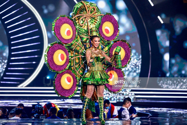 Ai Tét Hông??? được chọn là trang phục dân tộc đẹp nhất Miss Universe 2021 - Ảnh 3.
