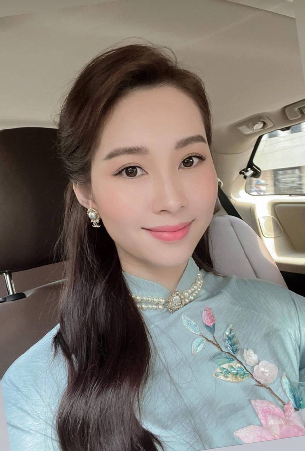 Hiếm khi selfie, nhan sắc đời thường của nàng dâu hào môn Đặng Thu Thảo khiến dân tình mê xỉu - Ảnh 2.