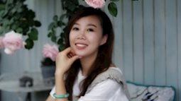 Khu vườn trăm hoa đua nở trên sân thượng 88m² của bà mẹ hai con