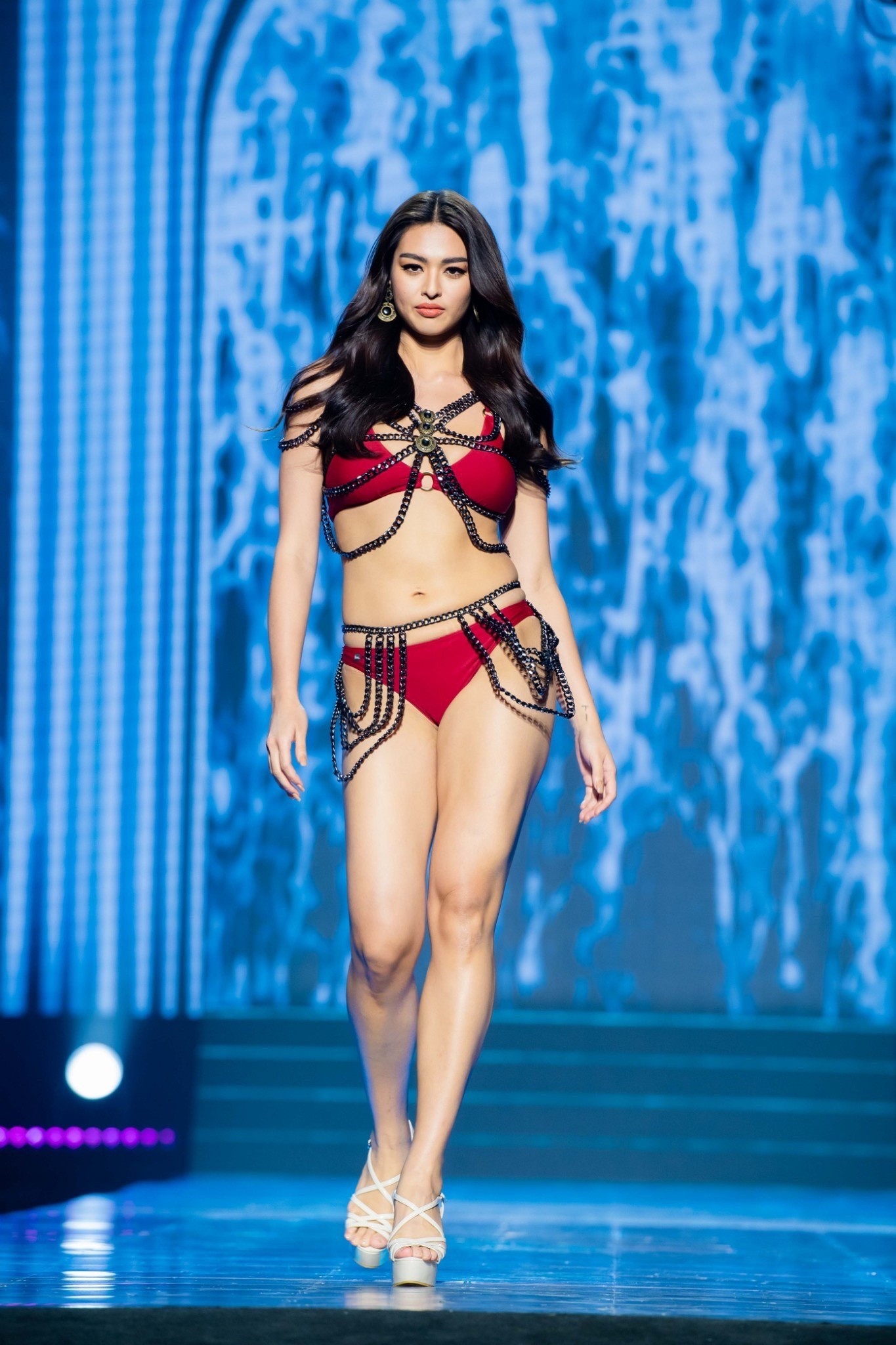 Hoa hậu Thái Lan 71 kg vẫn hảo visual: Trang phục dự thi chặt đẹp mọi đối thủ, đẳng cấp mix&match đời thường đỉnh miễn chê - Ảnh 5.