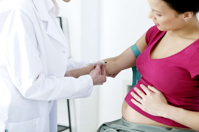 Thời điểm vàng để test tiểu đường thai kỳ, phương pháp và quy trình xét nghiệm tiểu đường mẹ bầu cần biết - Ảnh 2.