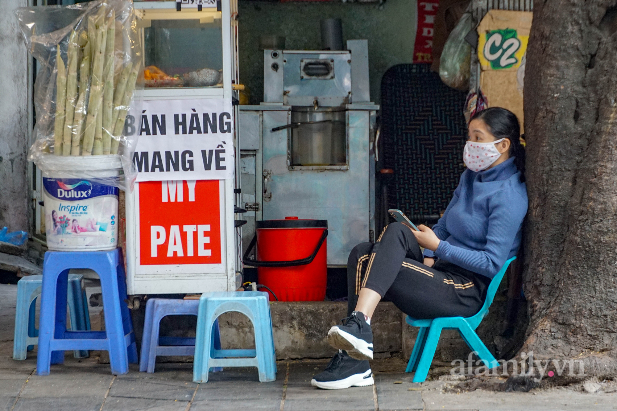 Hàng loạt cơ sở kinh doanh ăn uống ở “vùng cam” Hà Nội trước nỗi lo mất Tết, càng cố cầm cự càng lỗ vốn - Ảnh 12.