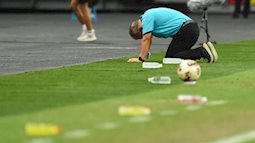Hình ảnh đau lòng nhất hôm nay: HLV Park Hang Seo quỳ rạp trên sân ngay sau khi thua Thái Lan, chưa bao giờ buồn đến thế!