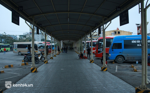 Bến xe Hà Nội - TP.HCM ngày cuối năm vắng hoe, tài xế chán nản: 20 năm chạy xe chưa bao giờ thấy cảnh này - Ảnh 8.