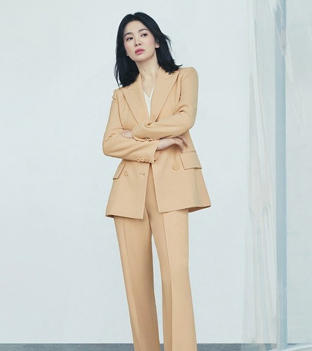Ngất lịm diện mạo mới của Song Hye Kyo: Xén tóc tôn visual hack tuổi, nhìn combo body nuột và visual này ai nghĩ đã 40? - Ảnh 6.