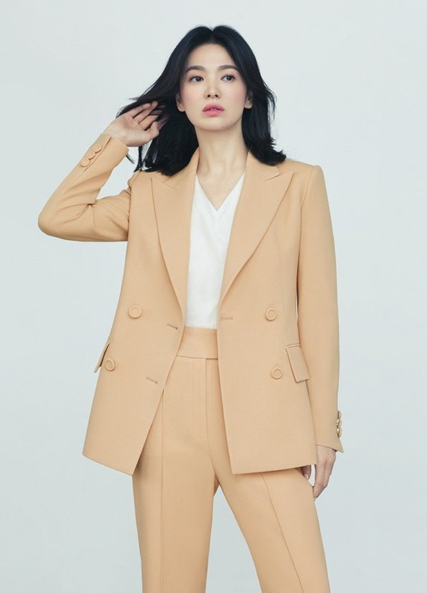 Ngất lịm diện mạo mới của Song Hye Kyo: Xén tóc tôn visual hack tuổi, nhìn combo body nuột và visual này ai nghĩ đã 40? - Ảnh 5.
