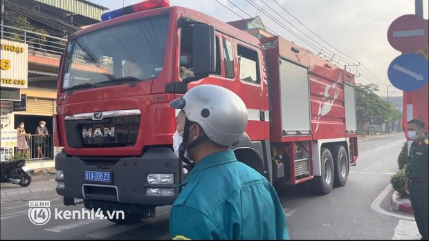 Bình Dương: Nhiều người bất ngờ khó thở, nôn ói do rò rỉ khí amoniac, phải sơ tán khẩn cấp các hộ dân - Ảnh 2.