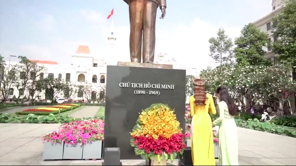 Hoa hậu Thùy Tiên thực hiện nghi thức đặc biệt chưa từng có trong buổi lễ diễu hành - Ảnh 2.