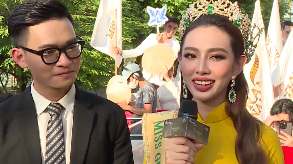Hoa hậu Thùy Tiên thực hiện nghi thức đặc biệt chưa từng có trong buổi lễ diễu hành - Ảnh 4.