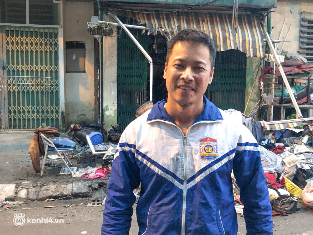 Người đàn ông cứu sống bé gái trong vụ cháy ở Hà Nội kể lại khoảnh khắc nghẹt thở: Dùng hết sức bình sinh đạp bung thanh sắt - Ảnh 4.
