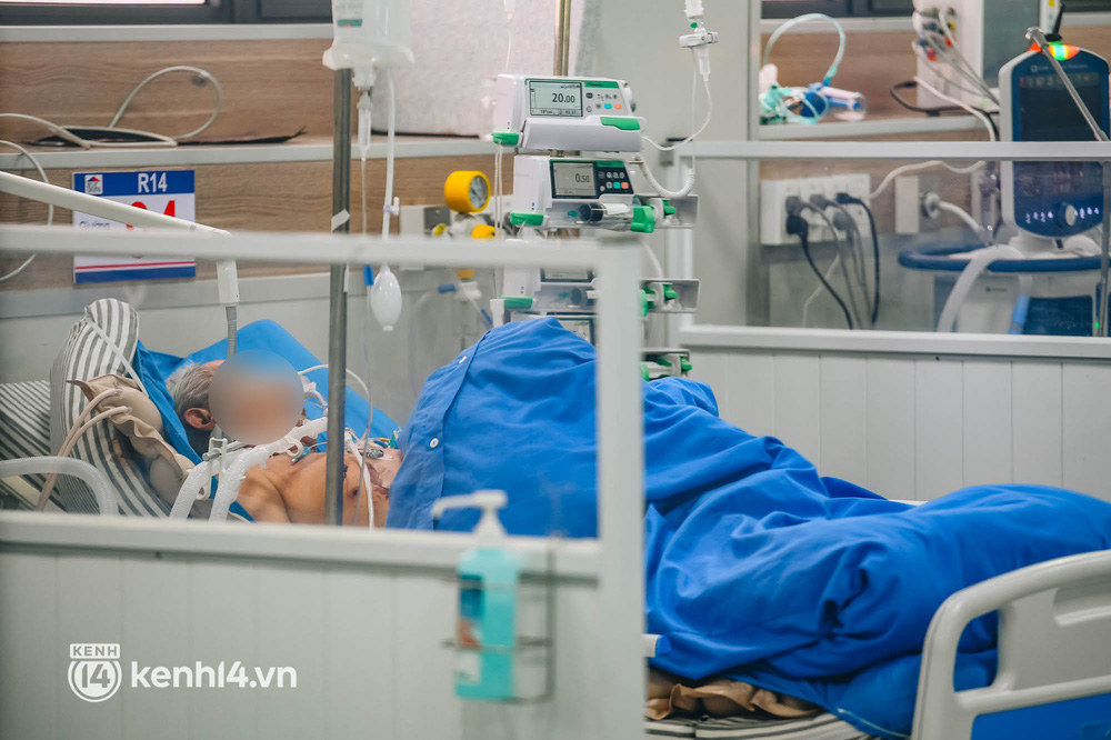 ẢNH: F0 nặng và nguy kịch ở Hà Nội tăng nhanh, bệnh viện tuyến cuối áp lực giành giật sự sống cho bệnh nhân - Ảnh 9.
