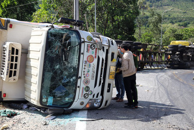 Tai nạn liên hoàn trên đèo Bảo Lộc, bốn người bị thương, ùn tắc 10km - Ảnh 3.