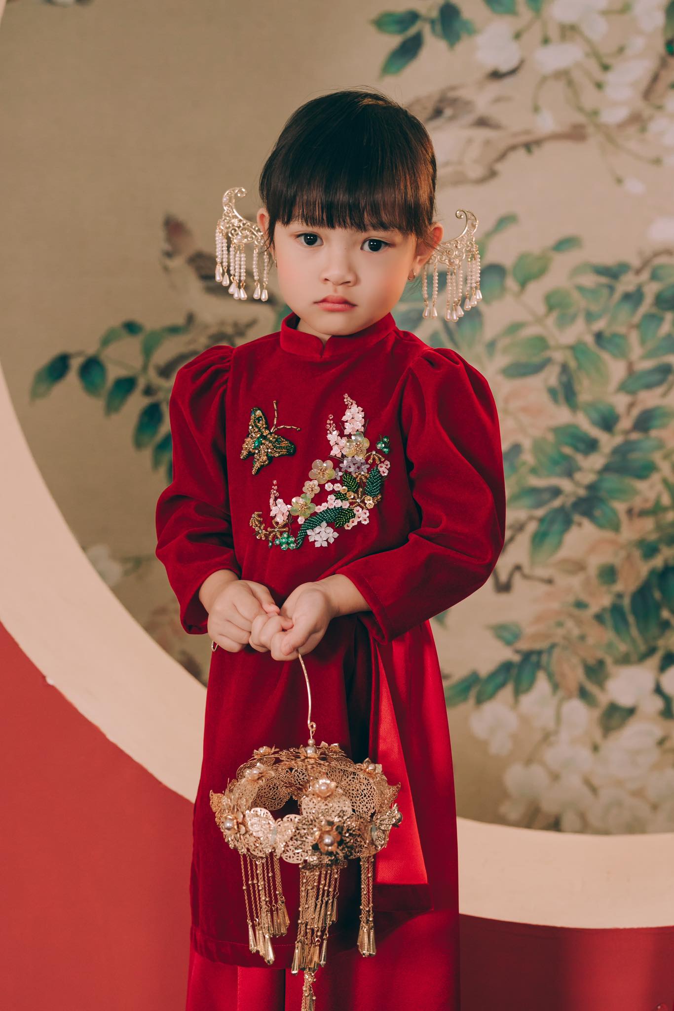 Mê đắm cổ phục, mẹ thiết kế cho con gái loạt áo dài trang trọng, quyền quý, nuôi dưỡng tình yêu và lưu giữ nét truyền thống dân tộc - Ảnh 5.