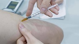 Nữ sinh lớp 9 tử vong sau tiêm vắc xin mũi 2 tại Phú Thọ, mũi 1 đã bị sốc phản vệ