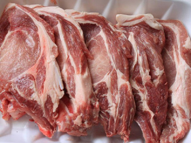 6 dấu hiệu chứng tỏ thịt lợn ngoài chợ đã bị bơm nước, nhiễm bẩn, gian thương lợi dụng Tết nhất ăn lãi to chẳng dại gì rỉ tai mách nước bạn tránh né - Ảnh 4.